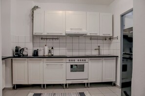 Private kitchen - Cozy 1-bedroom apartment in Vienna with garage (Wien)