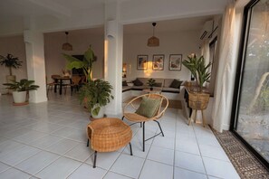 Interior - Ixtapa · Confort cerca del mar (Ixtapa Zihuatanejo)