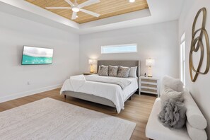 4 bedrooms, iron/ironing board, free WiFi, bed sheets - New Listing! Private Pool, Putt Putt Green, Bikes Nearby Beach! (Panama City Beach)
