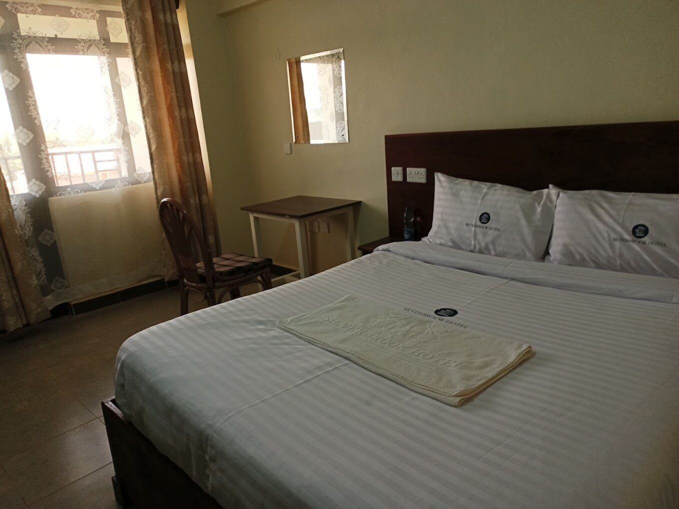 免费 WiFi、床单