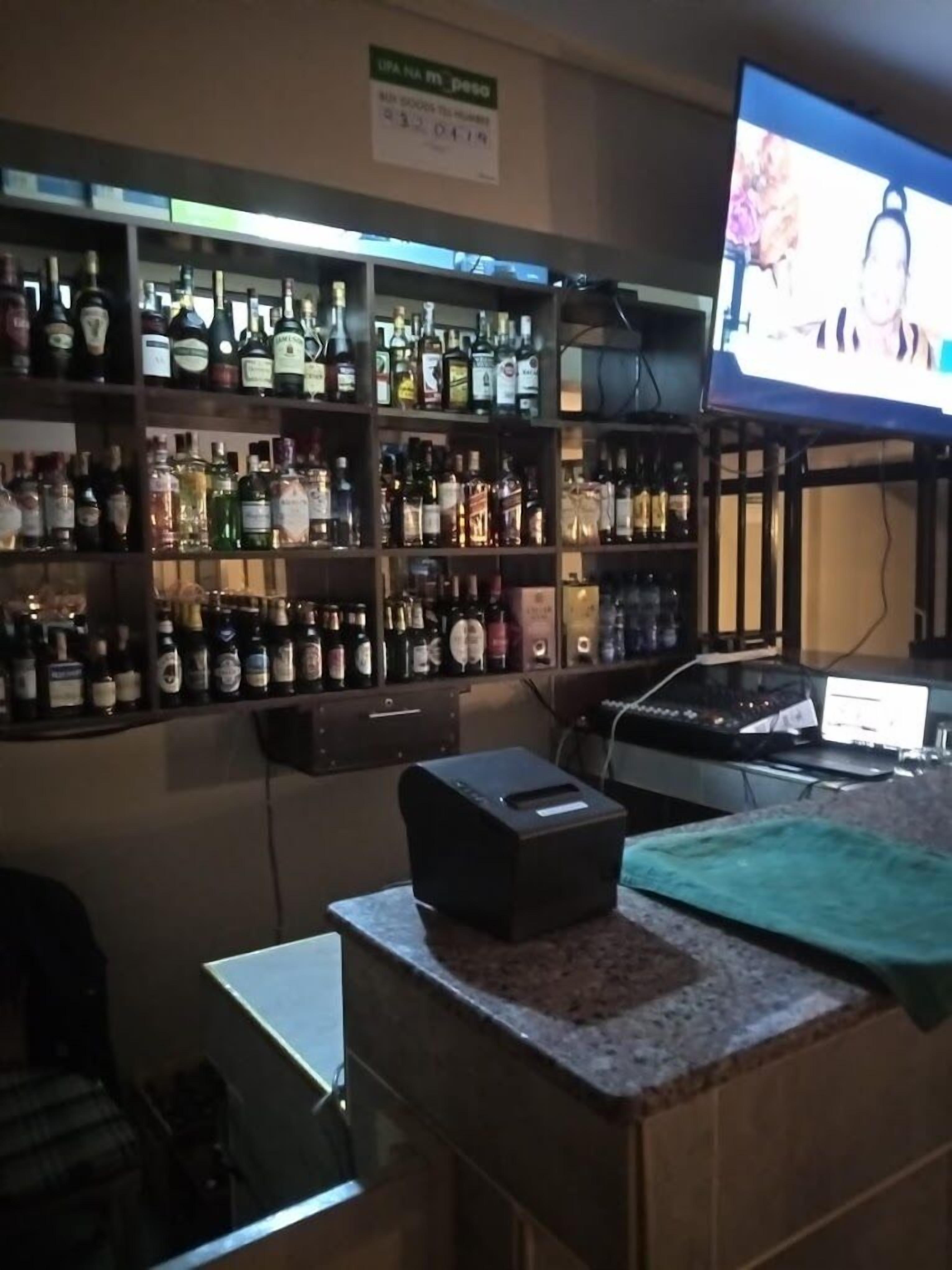 Bar (trong khuôn viên)
