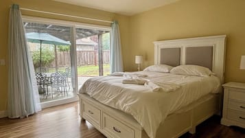 4 makuuhuonetta, silitysrauta/-lauta, ilmainen Wi-Fi, vuodevaatteet