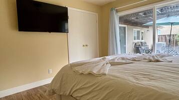 4 makuuhuonetta, silitysrauta/-lauta, ilmainen Wi-Fi, vuodevaatteet