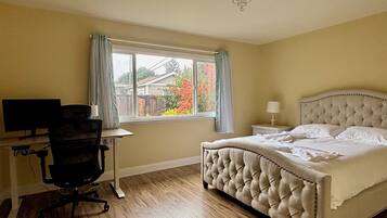 4 makuuhuonetta, silitysrauta/-lauta, ilmainen Wi-Fi, vuodevaatteet