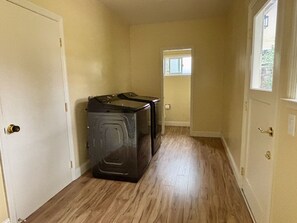 Interior - Cozy 4BR Home in Mountain View (Mountain View)