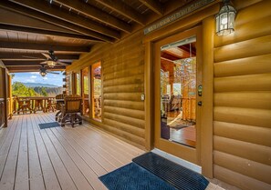 Outdoor dining - Smoky Mtn Cabin w/ Hot Tub, Views & Firepit (Sevierville)