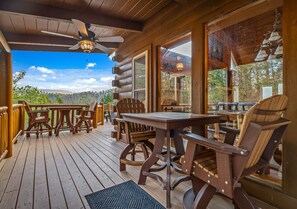 Outdoor dining - Smoky Mtn Cabin w/ Hot Tub, Views & Firepit (Sevierville)
