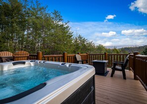 Terrace/patio - Smoky Mtn Cabin w/ Hot Tub, Views & Firepit (Sevierville)