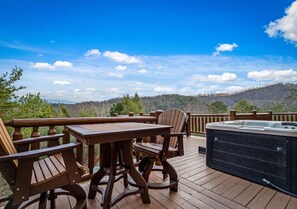 Outdoor dining - Smoky Mtn Cabin w/ Hot Tub, Views & Firepit (Sevierville)