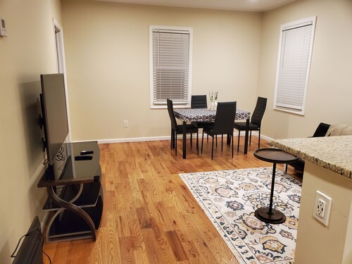 Beautiful Cozy 2-bedroom apartment in Linden with AC