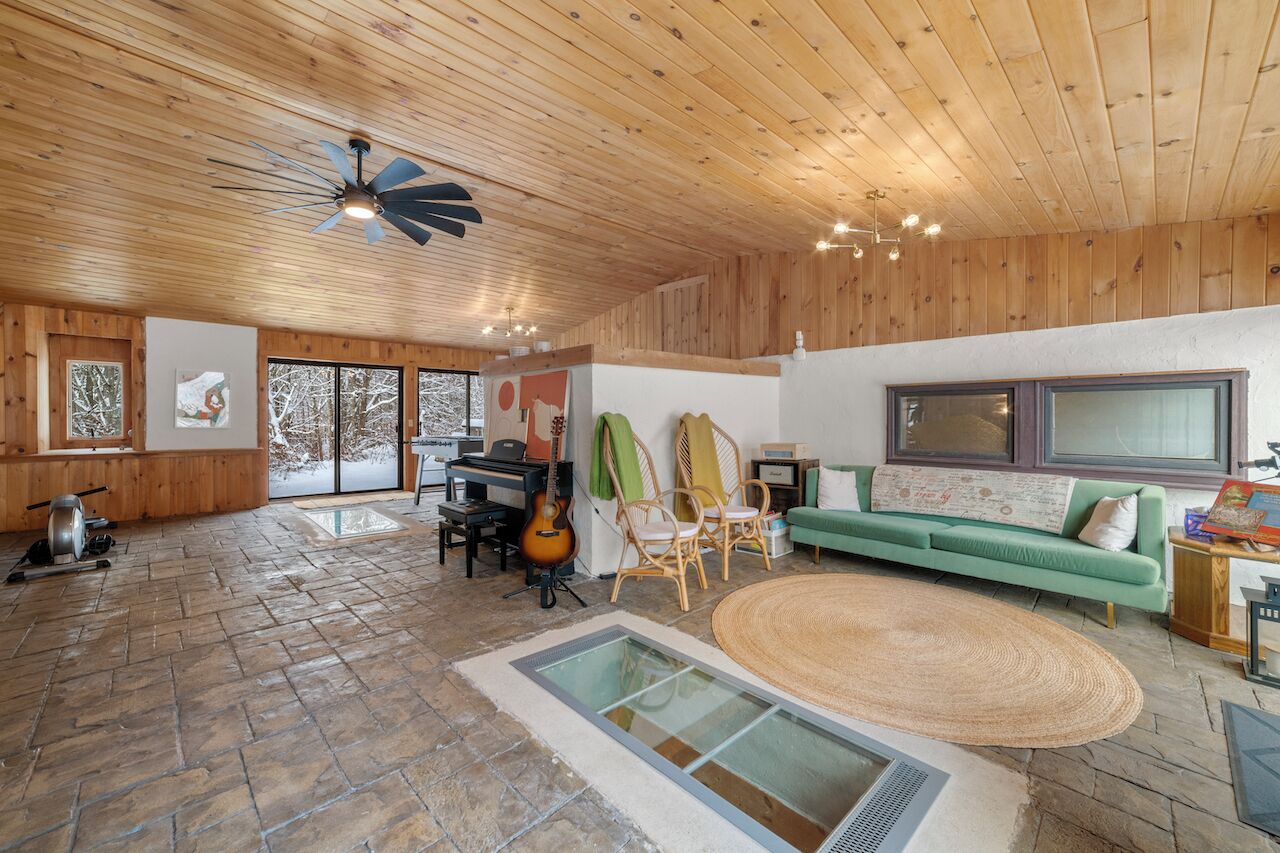 Smart TV, fireplace, video games, DVD player