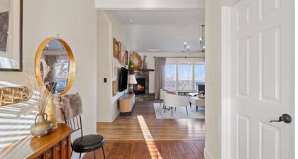 Tri-Cities Sunset Sanctuary: Peaceful Views, Central Location, Family-Friendly