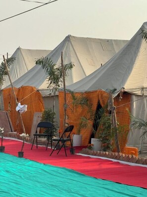 Property grounds - Ganga Sands Cottage (Karchana)