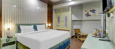 In-room safe, soundproofing, iron/ironing board, free WiFi