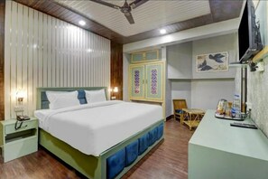 In-room safe, desk, soundproofing, iron/ironing board - Hi Hotel By Madras (Rishikesh)