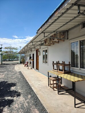 Outdoor dining - AHHA River Breeze Kampot  (Kampot)