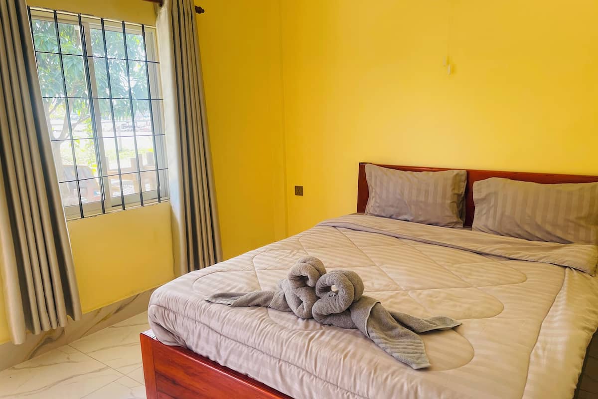 Classic Double Room | Desk