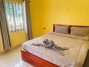 Classic Double Room | Desk - AHHA River Breeze Kampot  (Kampot)