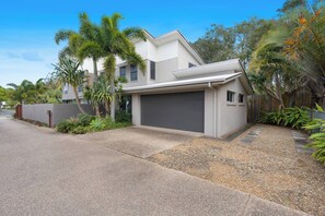 Exterior - Ocean Escape, 600m to Beach, pet by Approval (Sunshine Coast)
