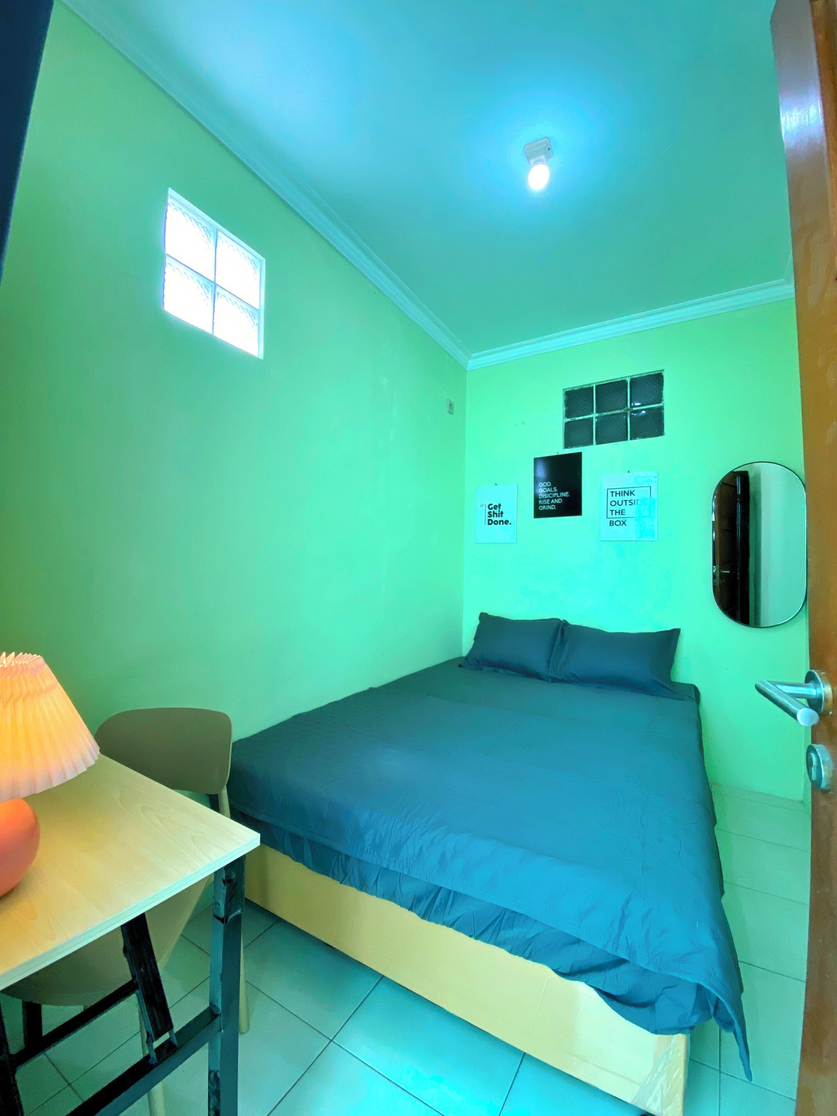 Economy-Zimmer | Schreibtisch, laptopgeeigneter Arbeitsplatz, kostenloses WLAN