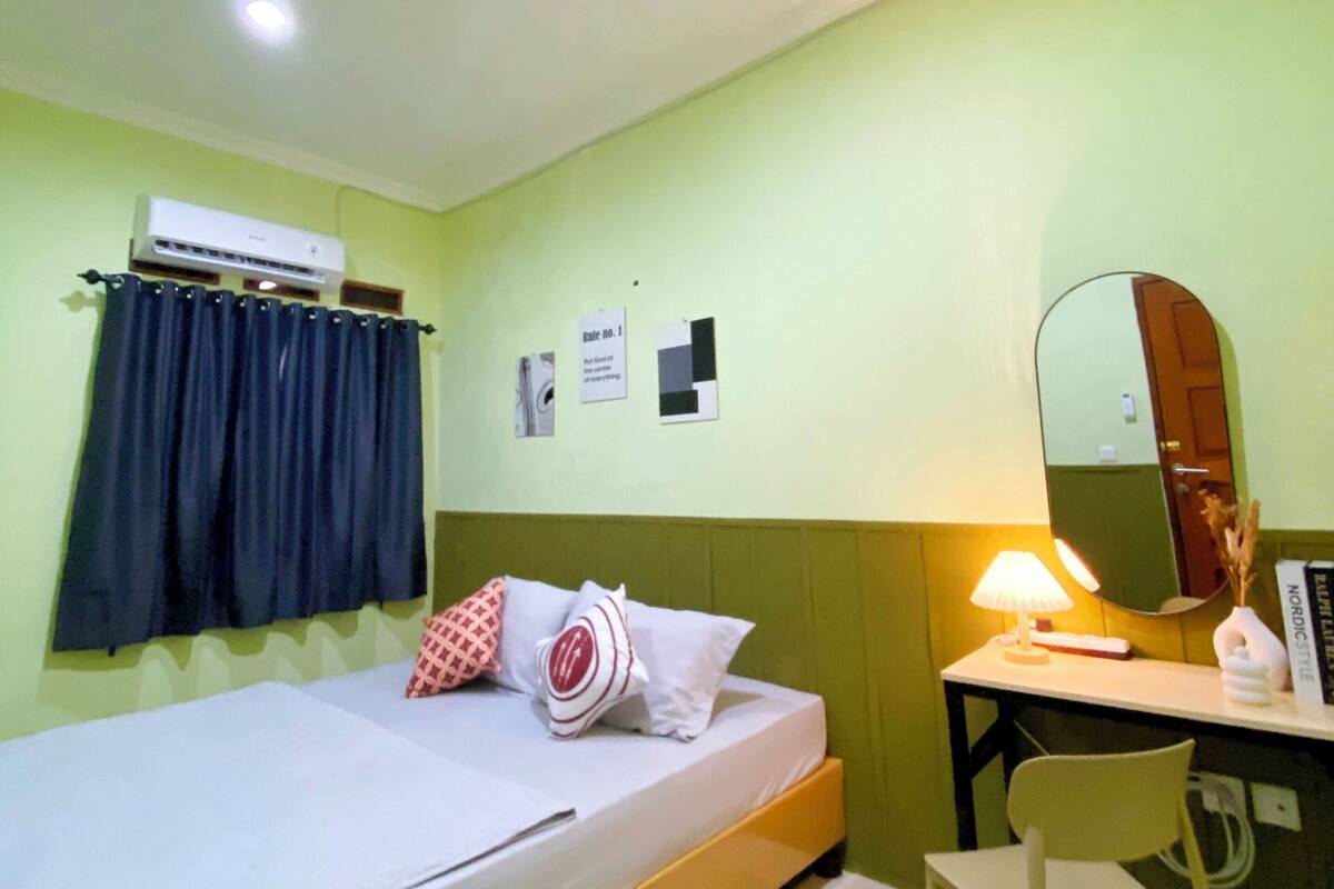 Superior-Zimmer | Schreibtisch, laptopgeeigneter Arbeitsplatz, kostenloses WLAN