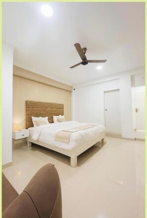 Hypo-allergenic bedding, desk, soundproofing, free WiFi - Hotel Hariaksh HomeStay Varanasi (Varanasi)