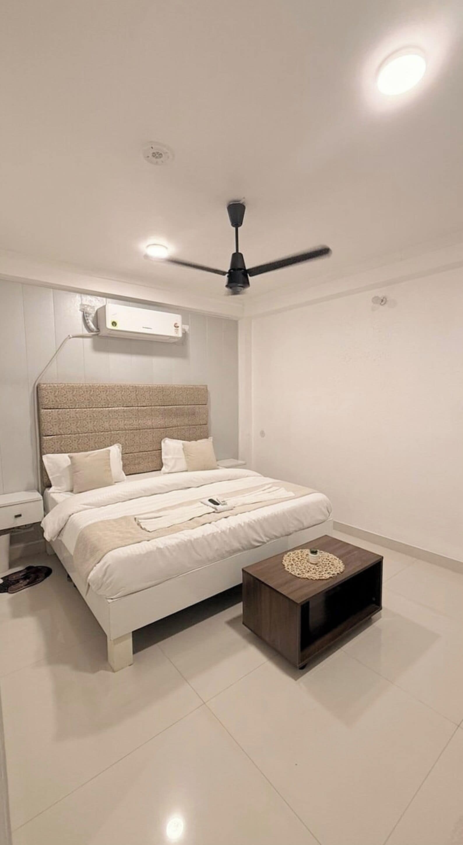 Hypo-allergenic bedding, desk, soundproofing, free WiFi