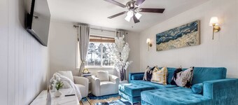 Walk to SFA – Quiet, Remodeled 2BR w/ King Bed, Fast Wi-Fi, Parking & Full Kitchen | Ideal for Families & Nurses