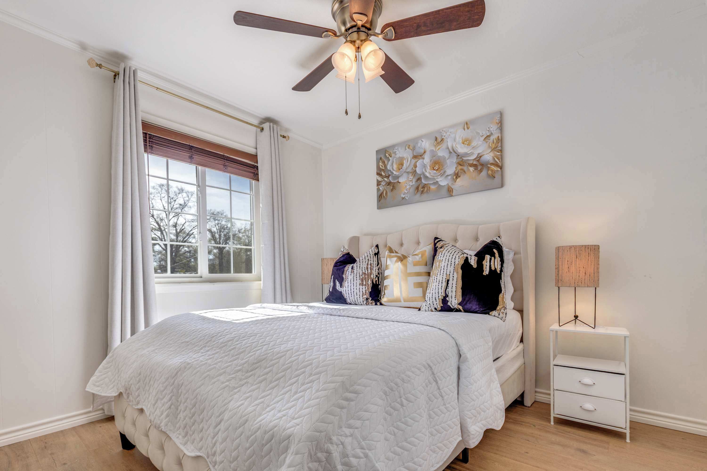 2 bedrooms, desk, iron/ironing board, WiFi