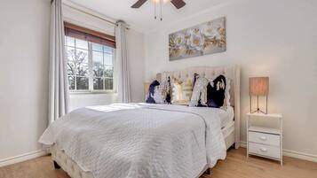 2 bedrooms, desk, iron/ironing board, WiFi