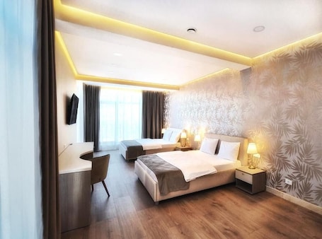 Family Studio, City View. MONOPOLY HOTEL