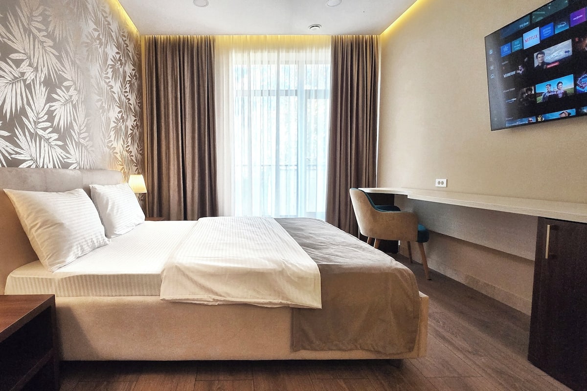 Deluxe Double Room, City View | In-room safe, desk, blackout drapes, soundproofing