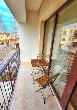 豪華開放式客房, 露台, 城市景 | 房內夾萬、書桌、遮光窗簾/窗簾、隔音