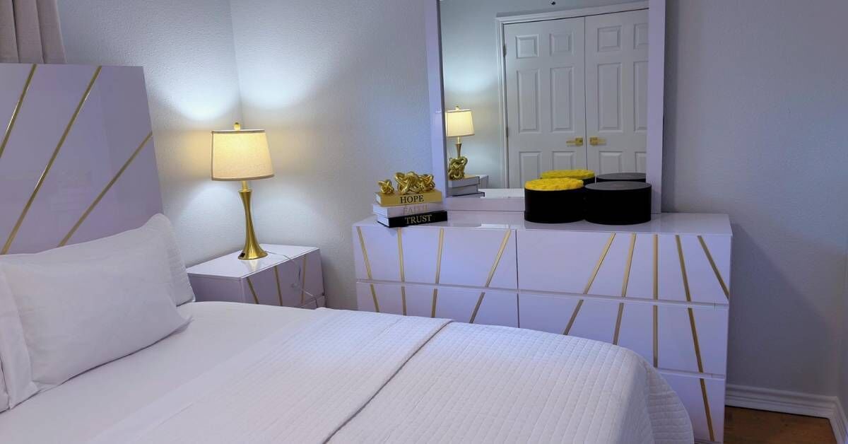 2 bedrooms, desk, iron/ironing board, WiFi
