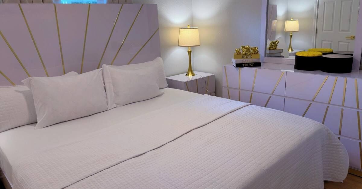 2 habitaciones, escritorio, tabla de planchar con plancha y wifi 
