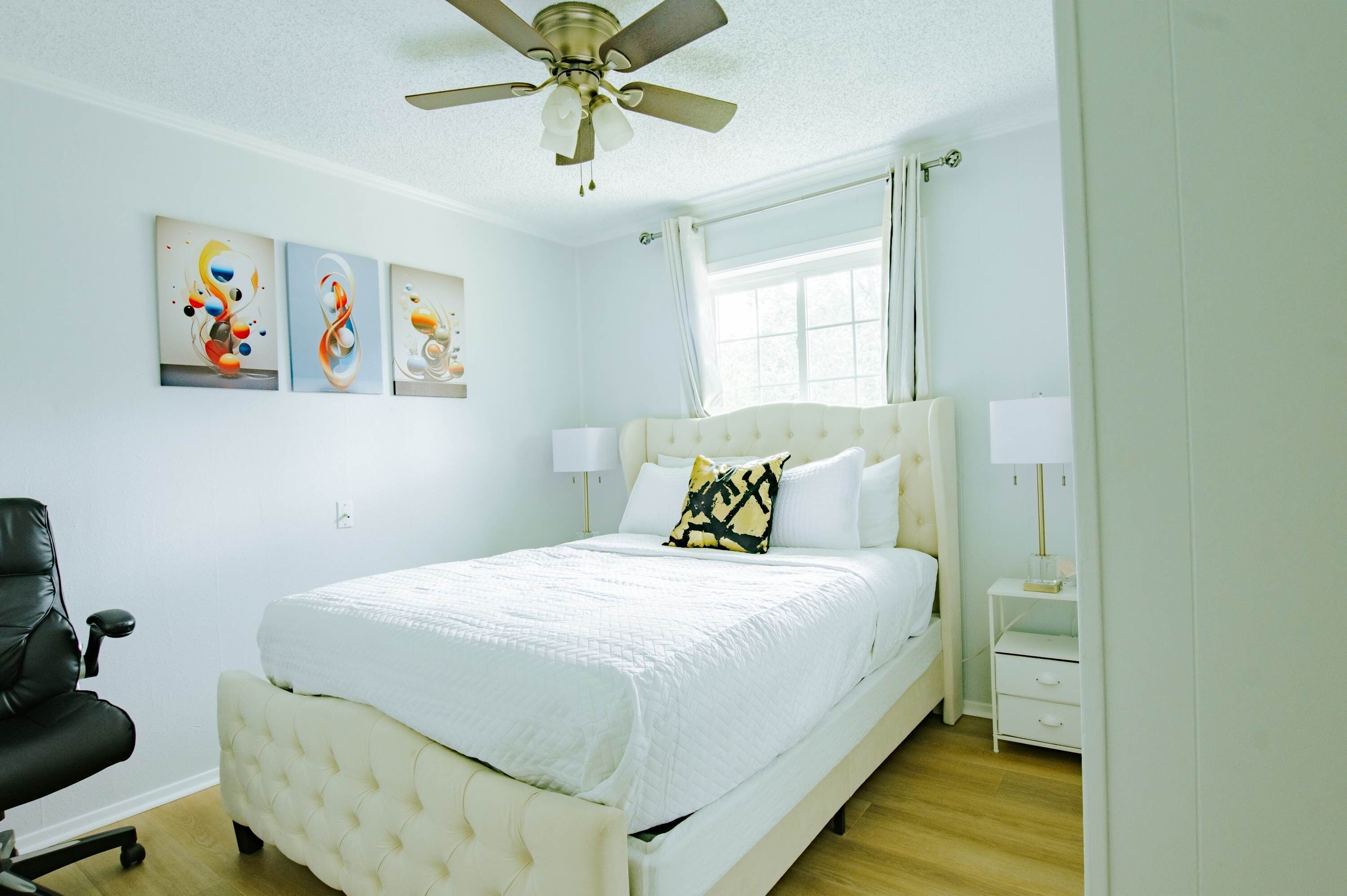 2 bedrooms, desk, iron/ironing board, WiFi
