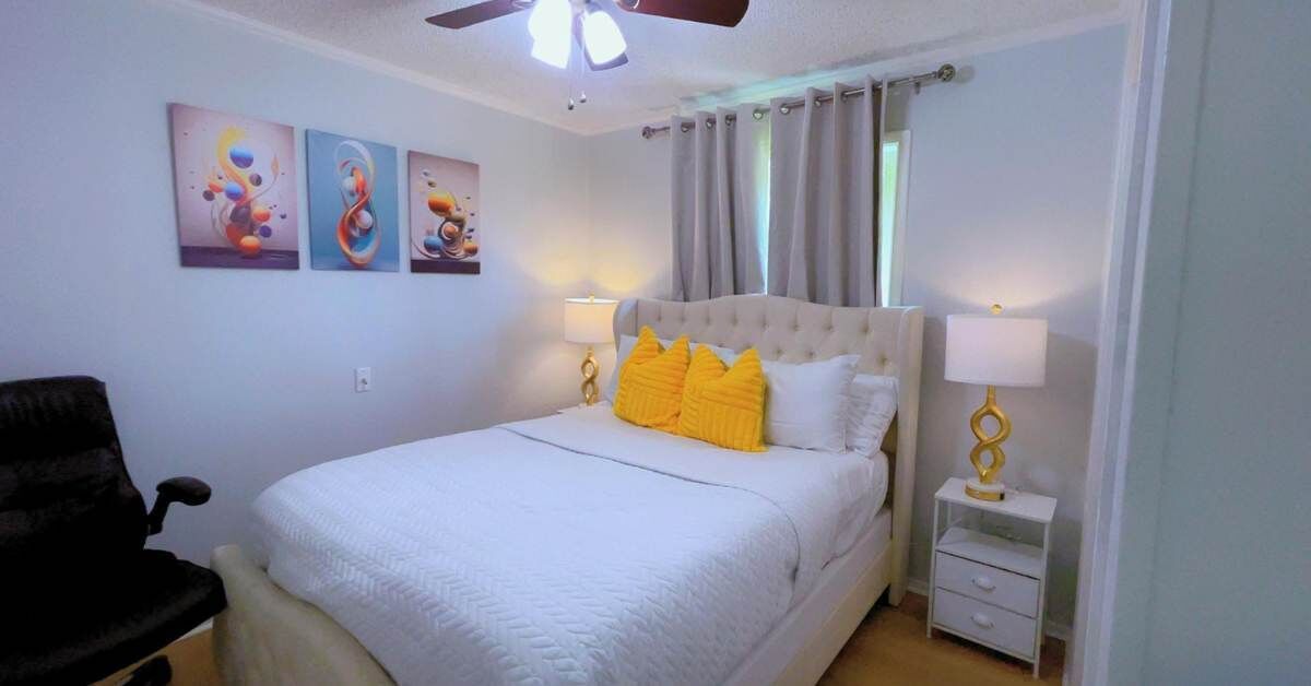 2 habitaciones, escritorio, tabla de planchar con plancha y wifi 