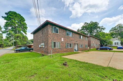 Walk to SFA – Quiet, Remodeled 2BR w/ King Bed, Fast Wi-Fi, Parking & Full Kitchen | Ideal for Families & Nurses