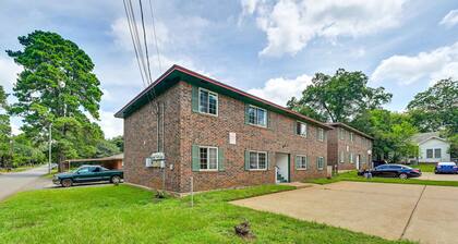 Walk to SFA – Quiet, Remodeled 2BR w/ King Bed, Fast Wi-Fi, Parking & Full Kitchen | Ideal for Families & Nurses