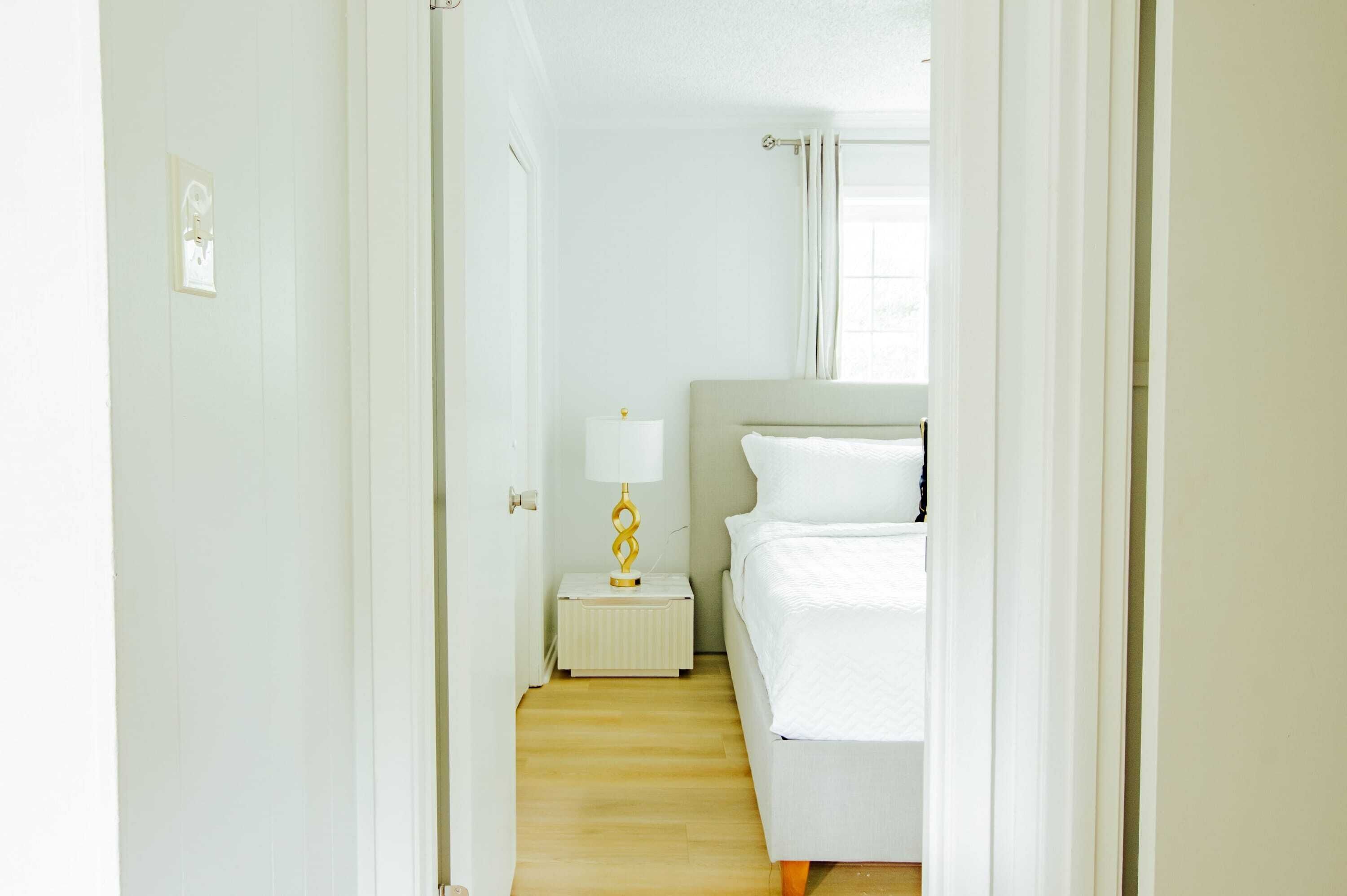 2 bedrooms, desk, iron/ironing board, WiFi