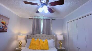 2 soveværelser, skrivebord, strygejern/strygebræt, Wi-Fi