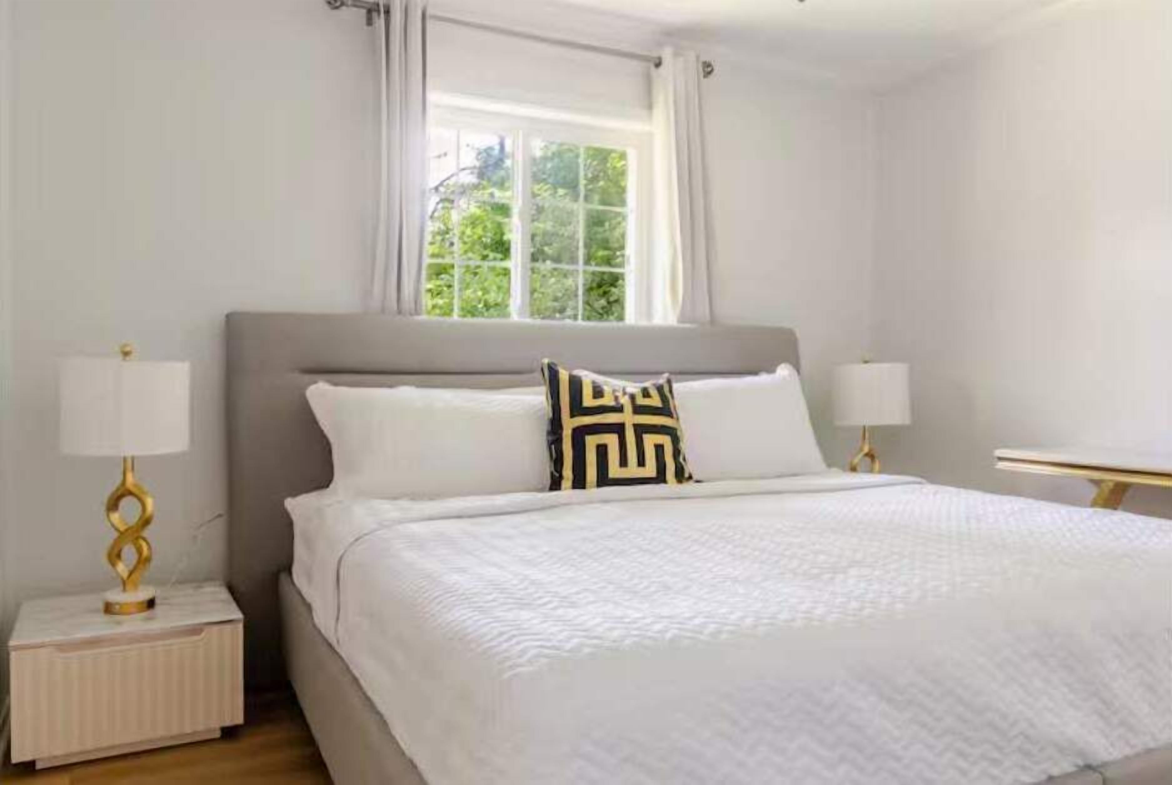 2 Schlafzimmer, Schreibtisch, Bügeleisen/Bügelbrett, WLAN
