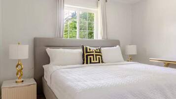 2 Schlafzimmer, Schreibtisch, Bügeleisen/Bügelbrett, WLAN