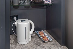 Kaffee und/oder Kaffeemaschine