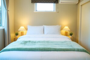 3 bedrooms, iron/ironing board, WiFi, bed sheets - Skyline Sanctuary: Green View, Bird Songs, Parking, Espresso & Netflix (Wellington)