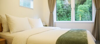 Skyline Sanctuary: Green View, Bird Songs, Parking, Espresso & Netflix