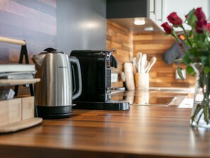 Fridge, microwave, oven, stovetop - Holiday home with pool & sauna in Tyrol (Ebbs)