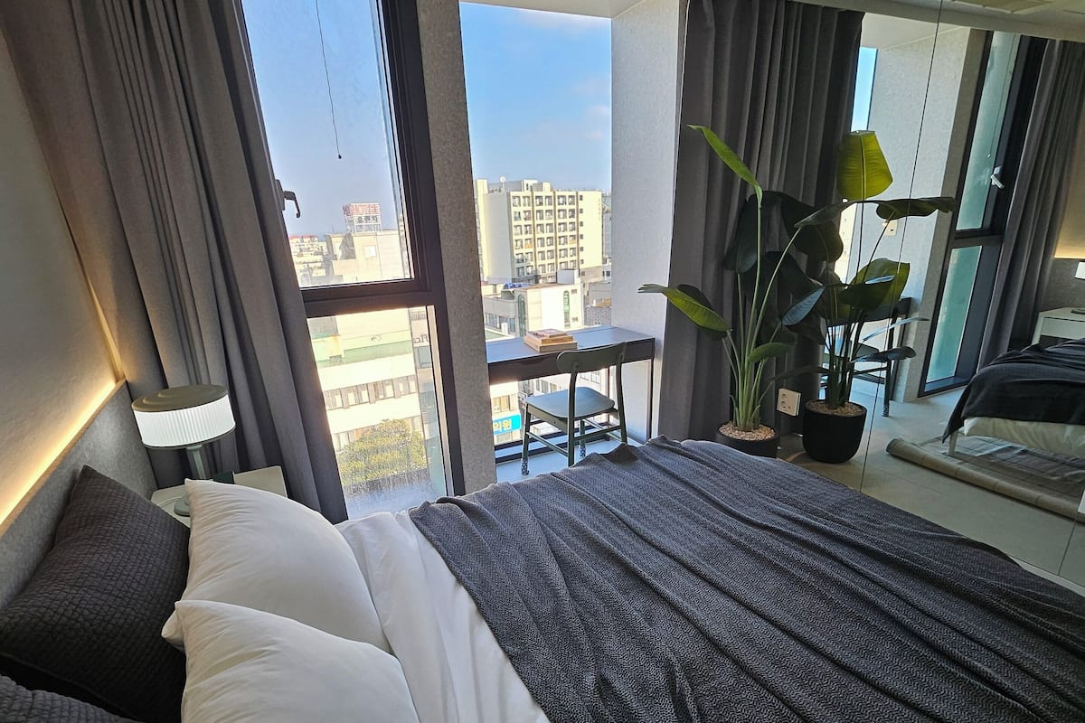 Deluxe Double Room | Laptop workspace, free WiFi