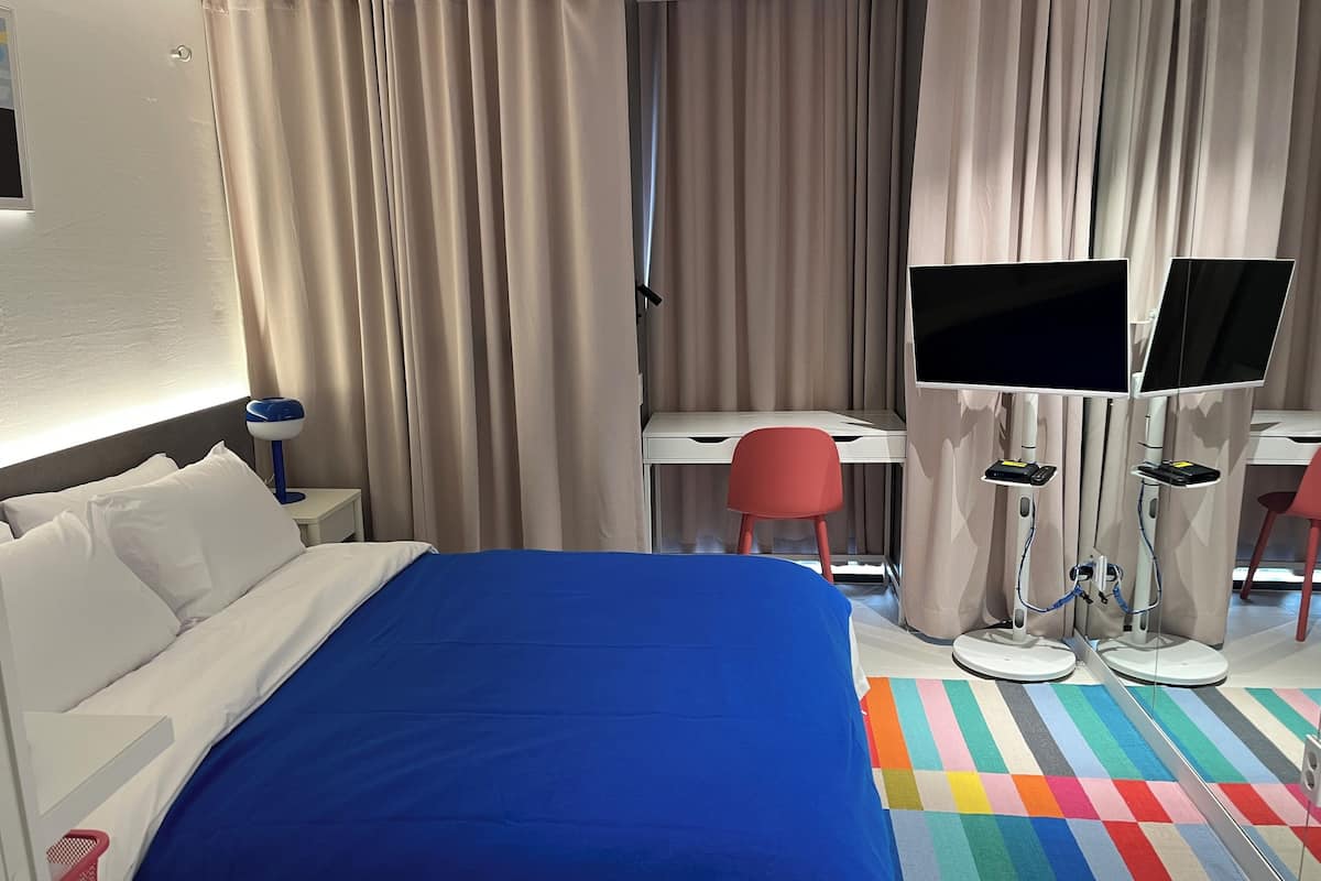 Deluxe Double Room, City View | Laptop workspace, free WiFi