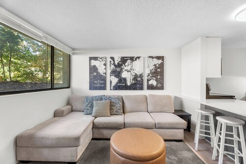 Cozy newly remodeled condo in the heart of Park City 2 blocks to First Time Lift